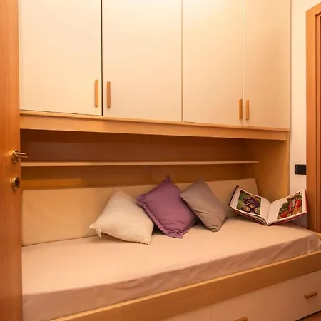 Monate Sleeps 3 Pool Travedona