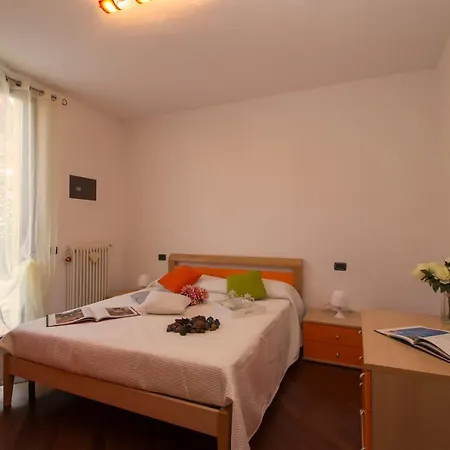 Monate Sleeps 3 Pool Διαμέρισμα