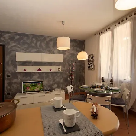 Monate Sleeps 3 Pool Διαμέρισμα Travedona
