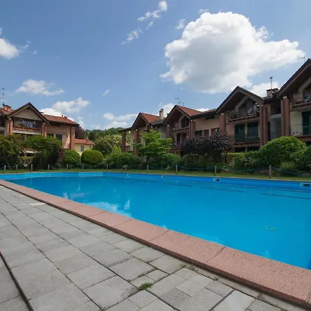 Monate Sleeps 3 Pool
